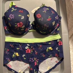 Victoria secret lined perfect coverage size 36DD w/ boy short size large